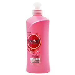 Sedal Ceramidas close-up texture suggests frizz control and silky touch.