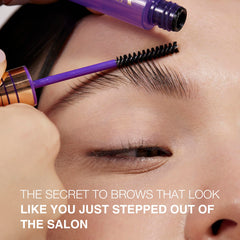 SELESTIA BEAUTY Laminatrix dual-sided brush allows precise shaping and even product distribution.