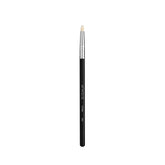 Sigma Beauty E30, punta delgada para delinear ojos con precisión.