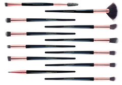SIHIMESOLFVE highlight brush adds radiance to cheekbones and brow bone.