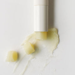 SIORIS Hizikia extract gently exfoliates to smooth lip surface.