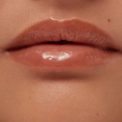 Summer Fridays Shea and Murumuru ingredients nourish and condition dry lips.