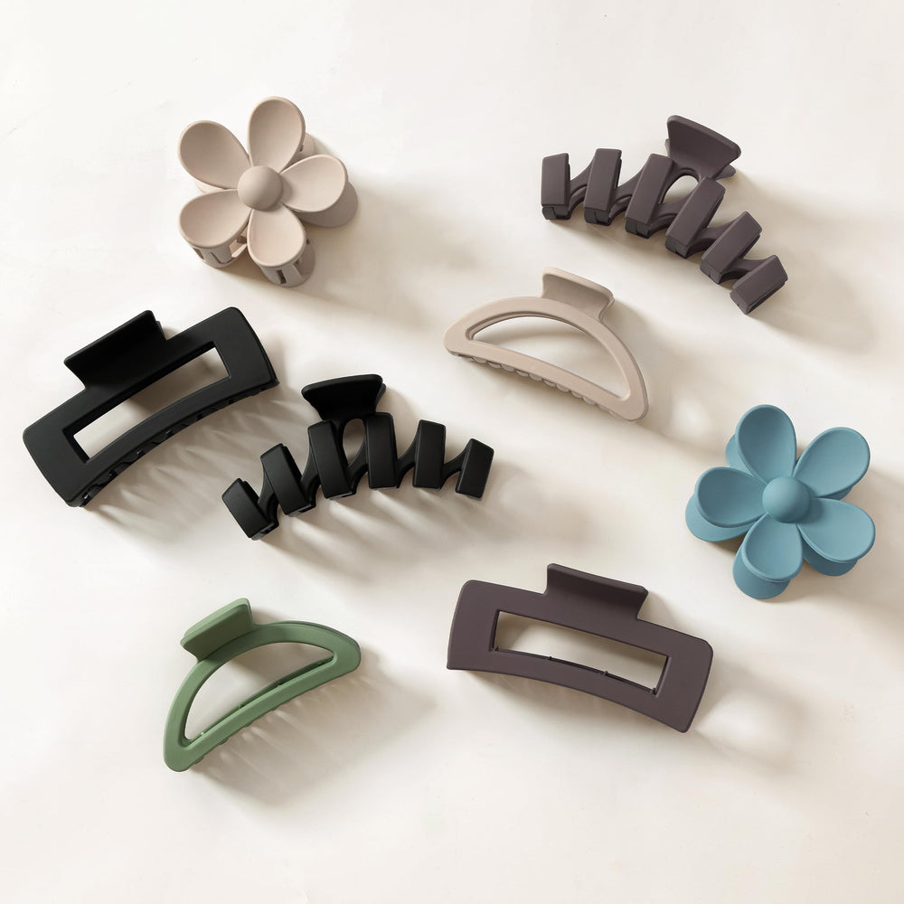 Sunolga 8pcs flower beige clip demonstrates secure grip for thick hair.