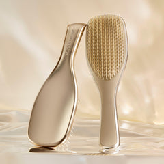 Tangle Teezer Chrome Ultimate Detangler teeth close-up shows two-tiered teeth for gentle detangling.