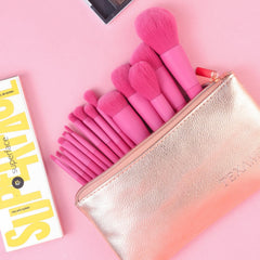 TEXAMO premium synthetic bristles in close-up for smooth foundation and powder blends