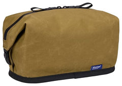 Thule Aion removable liquids bag demonstrates easy separation of liquids during travel.