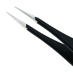 Tweezerman G.E.A.R. SplinterTweezer stainless steel body promises durability and easy cleaning.