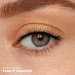 Urban Decay 24/7 Eyeshadow Single velvety texture close up for seamless blending