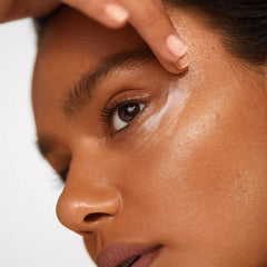 Versed Zero-G algae extract feature highlights firming and moisture support around eyes