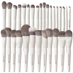 VYNESTRA 30-pcs brush set with dense bristles for flawless foundation and makeup blending.