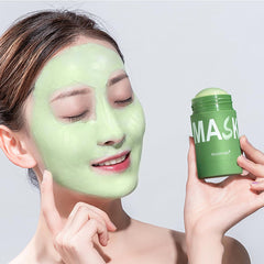 WenFeng green tea extract moisturizes and balances skin during cleansing.