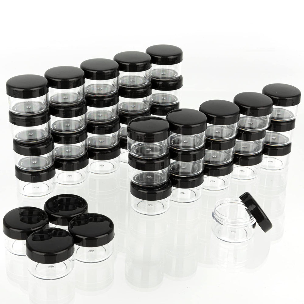 ZEJIA 5g sample container with lid shows a secure seal for travel makeup