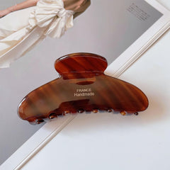 ZHOUMEIWENSP caramel hair clip during casual day out for effortless style.