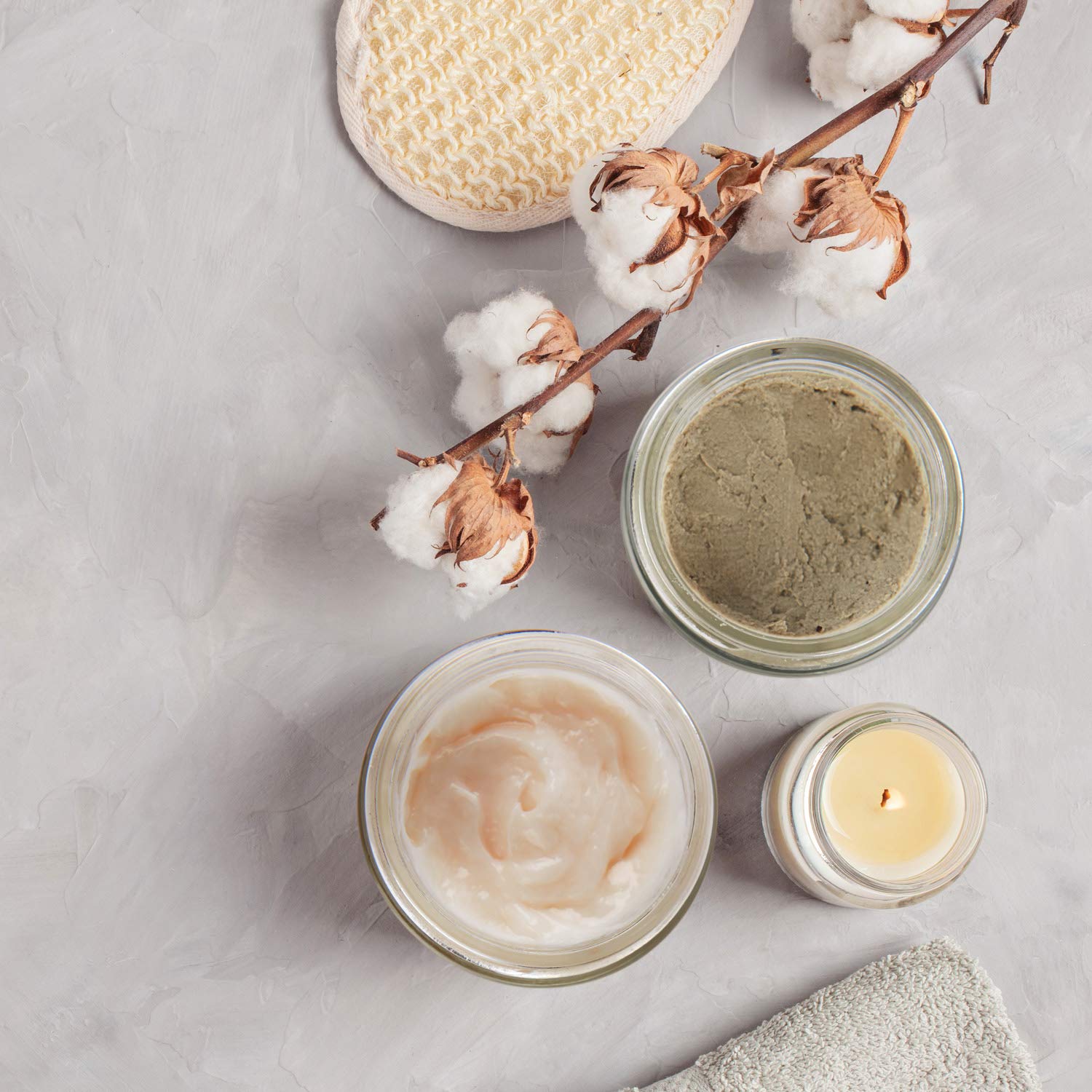 11 Hoa Kinh travel-friendly design demonstrates portable skincare storage on the go.