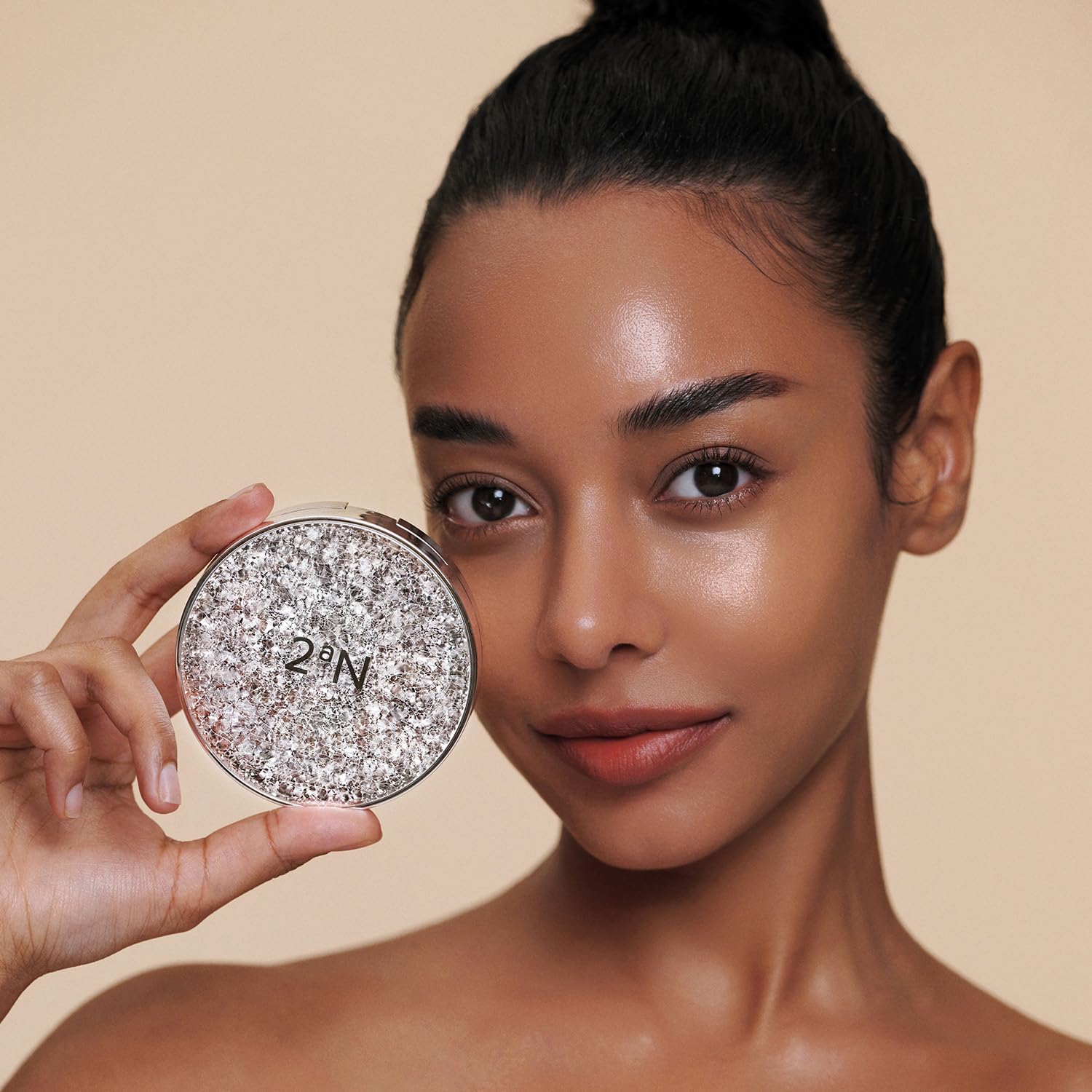 2aN Gleaming Tension Cushion nose-wrinkles detail for targeted touch-ups.