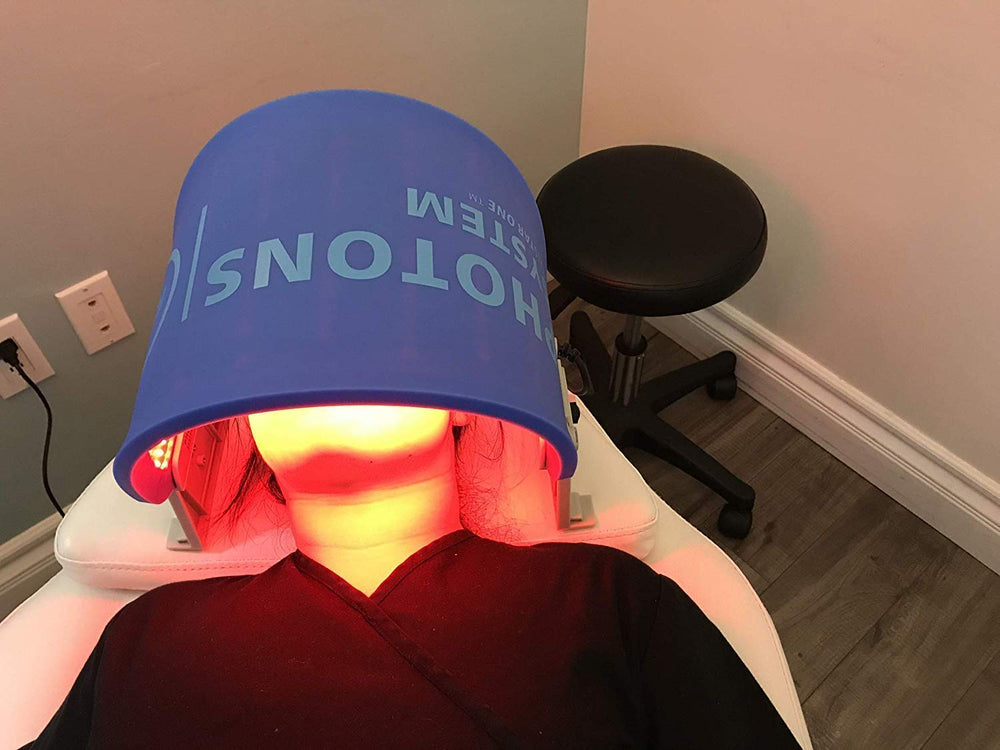 AAOCARE blue light therapy on the face for surface care