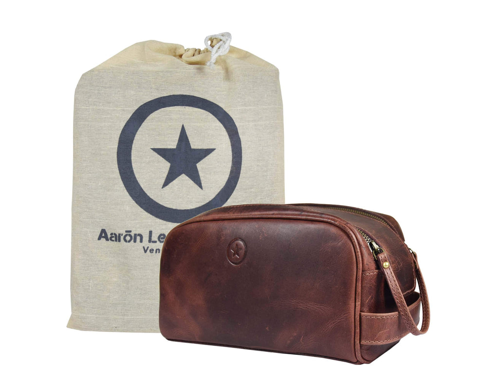 Aaron Leather Goods Vendimia Estilo exterior pocket for quick access.