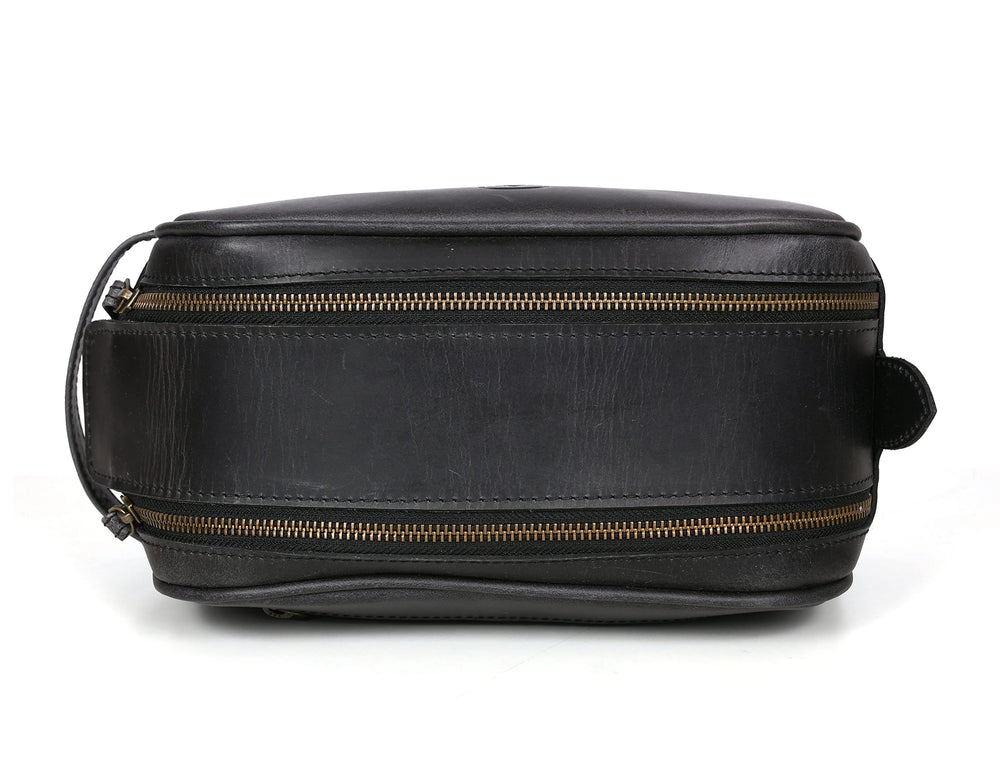 Genuine YKK zipper contributes dependable performance for travel
