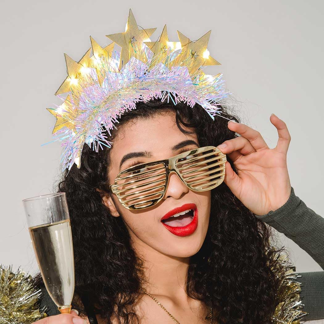 Aceorna light-up stars headbands showcased at a festive holiday party.