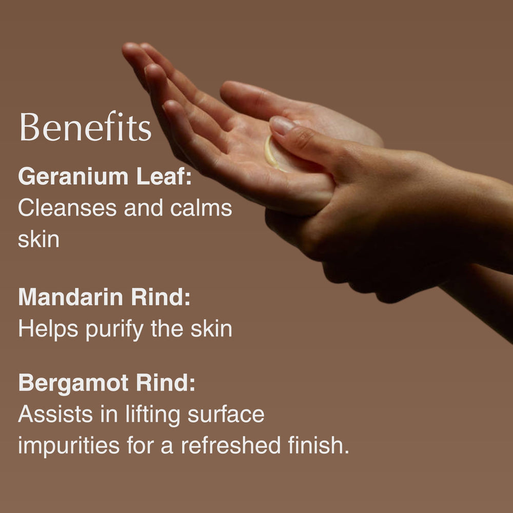 aesop geranium leaf body cleanser lather closeup – gentle purification without stripping.