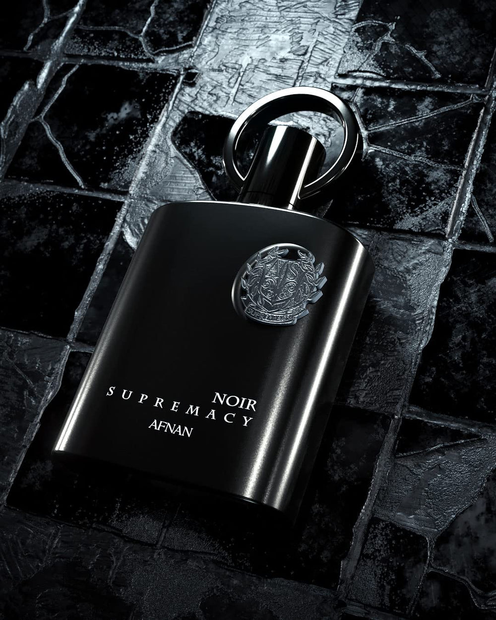 Afnan Supremacy Noir amber-base-warmth provides grounding and lasting presence.
