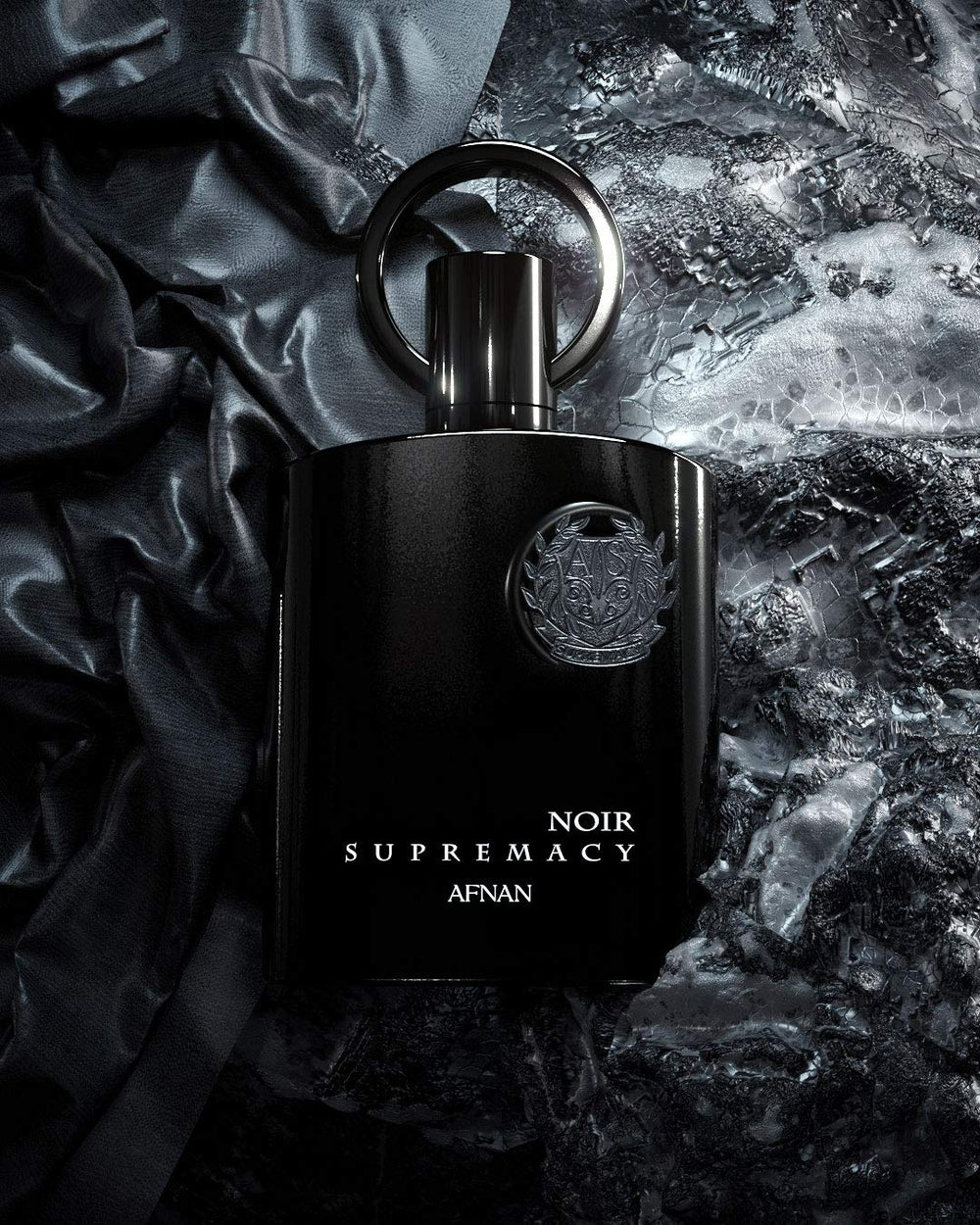Afnan Supremacy Noir leather-heart-notes convey masculine depth and sophistication.