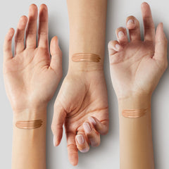 AGE 20's Signature Essence Pact dewy finish on skin texture