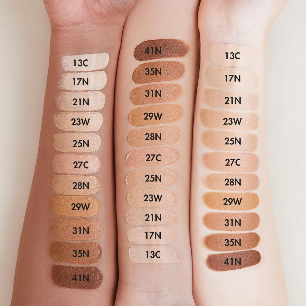 AGE20'S Signature Essence Pact triple latte shade blends beige-white-gold.