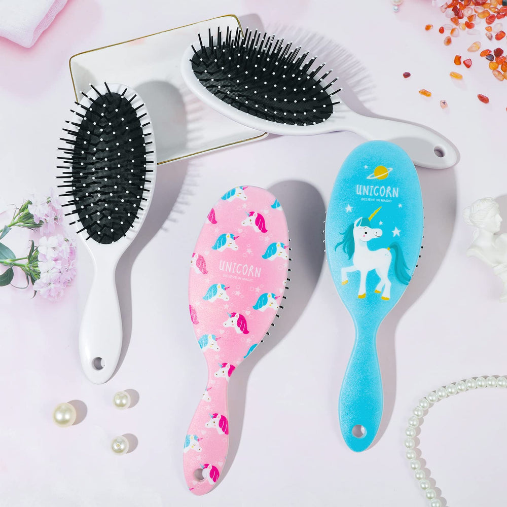 AhlsenL dry-or-wet hair compatibility image shows versatile detangling on dry or wet hair.