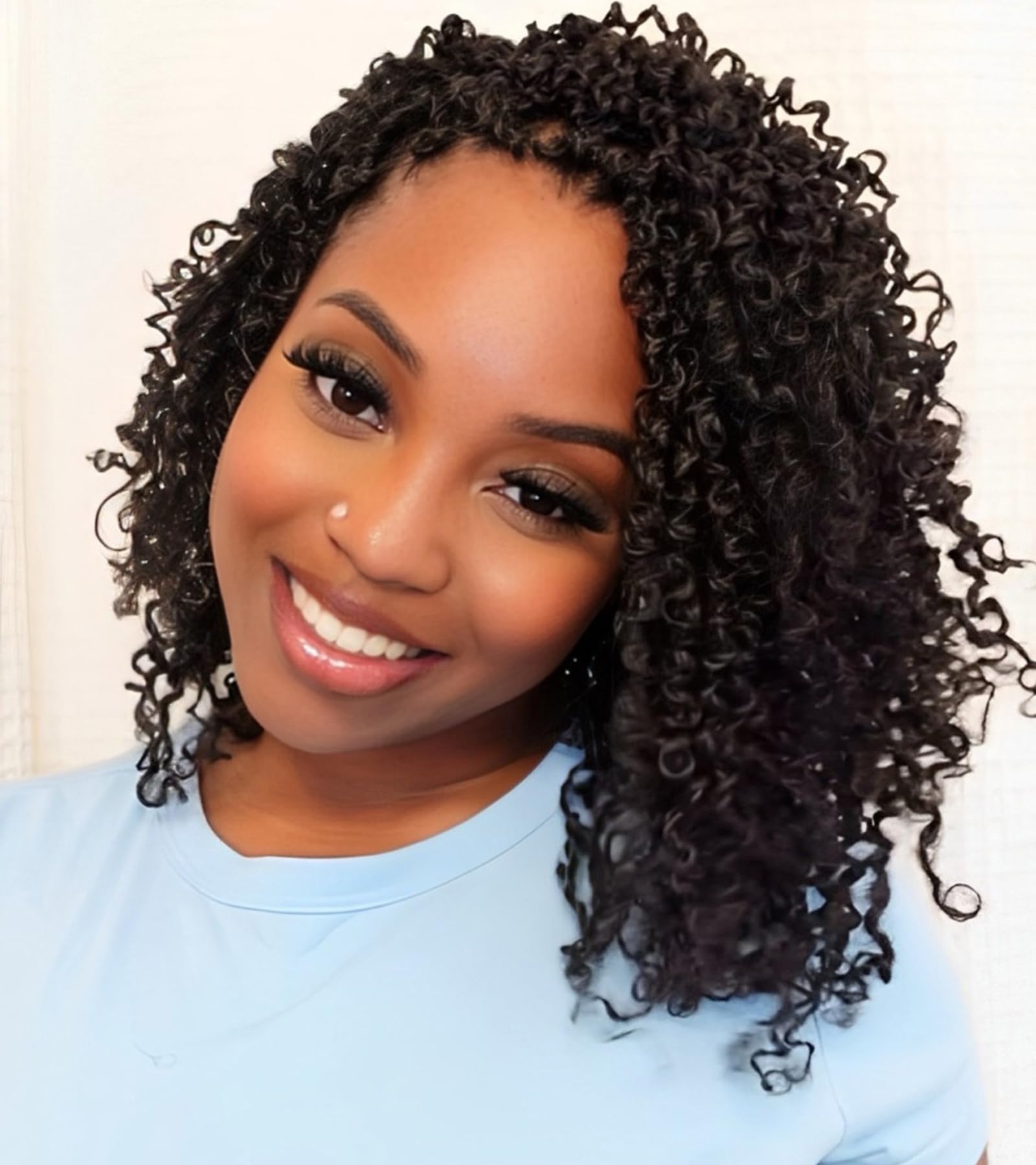 Aksice pre-looped Yanky Twist crochet hair close-up, showing texture and easy-wear convenience.