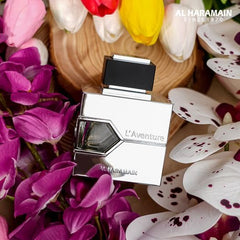 L’Aventure mid-notes floral-woody composition in focus
