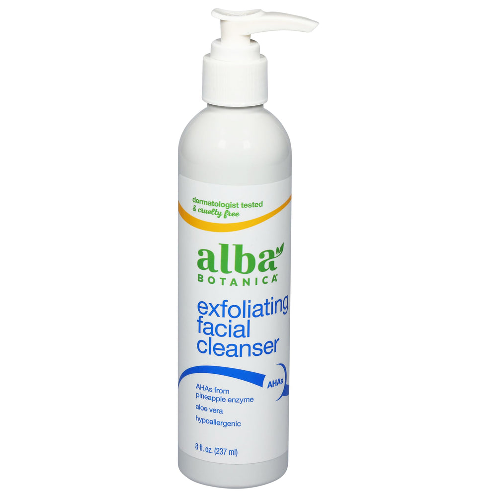 Alba Botanica exfoliante facial en botella, limpieza suave de poros y piel fresca.