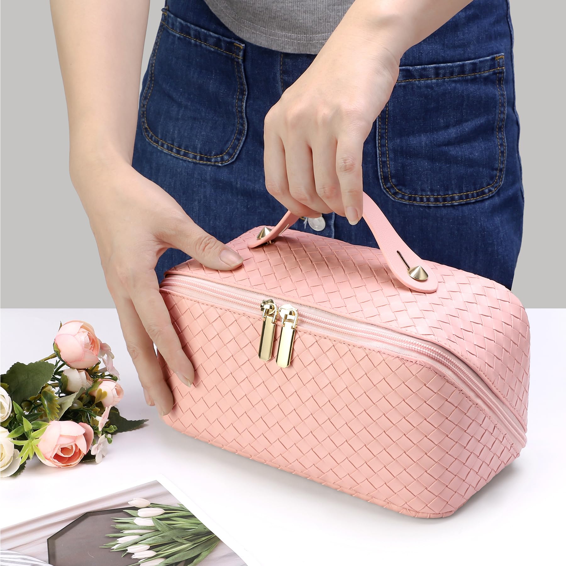 ALEXTINA inner middle pouch keeps small items neatly separated.