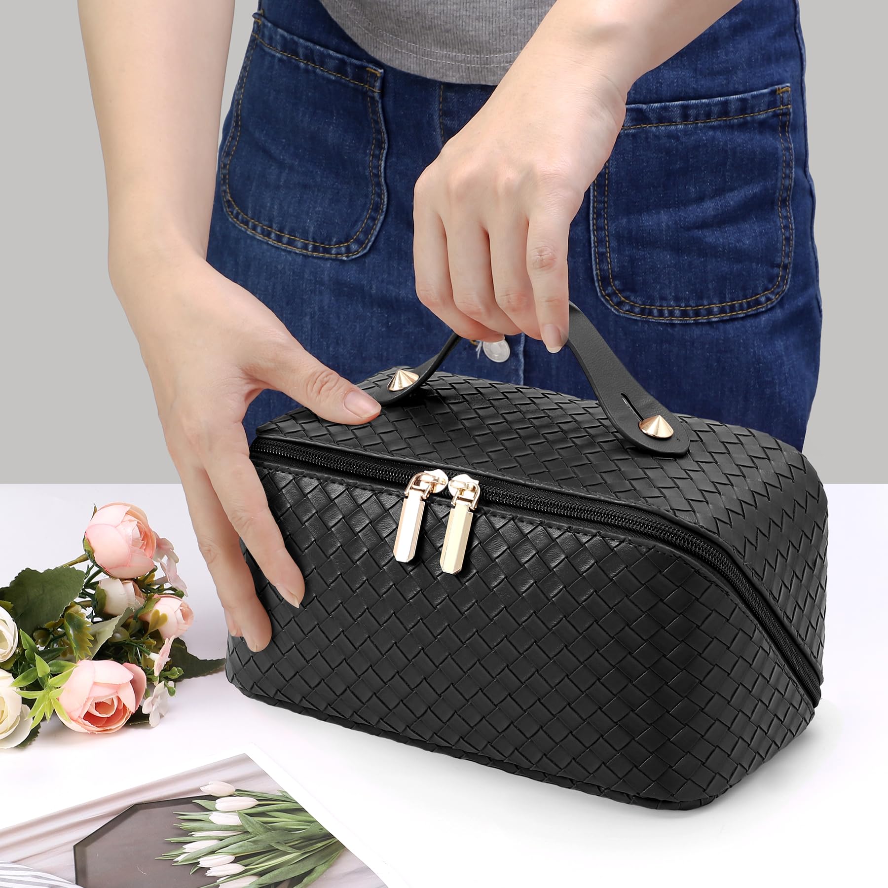 ALEXTINA black travel bag ideal for weekend getaways and long trips
