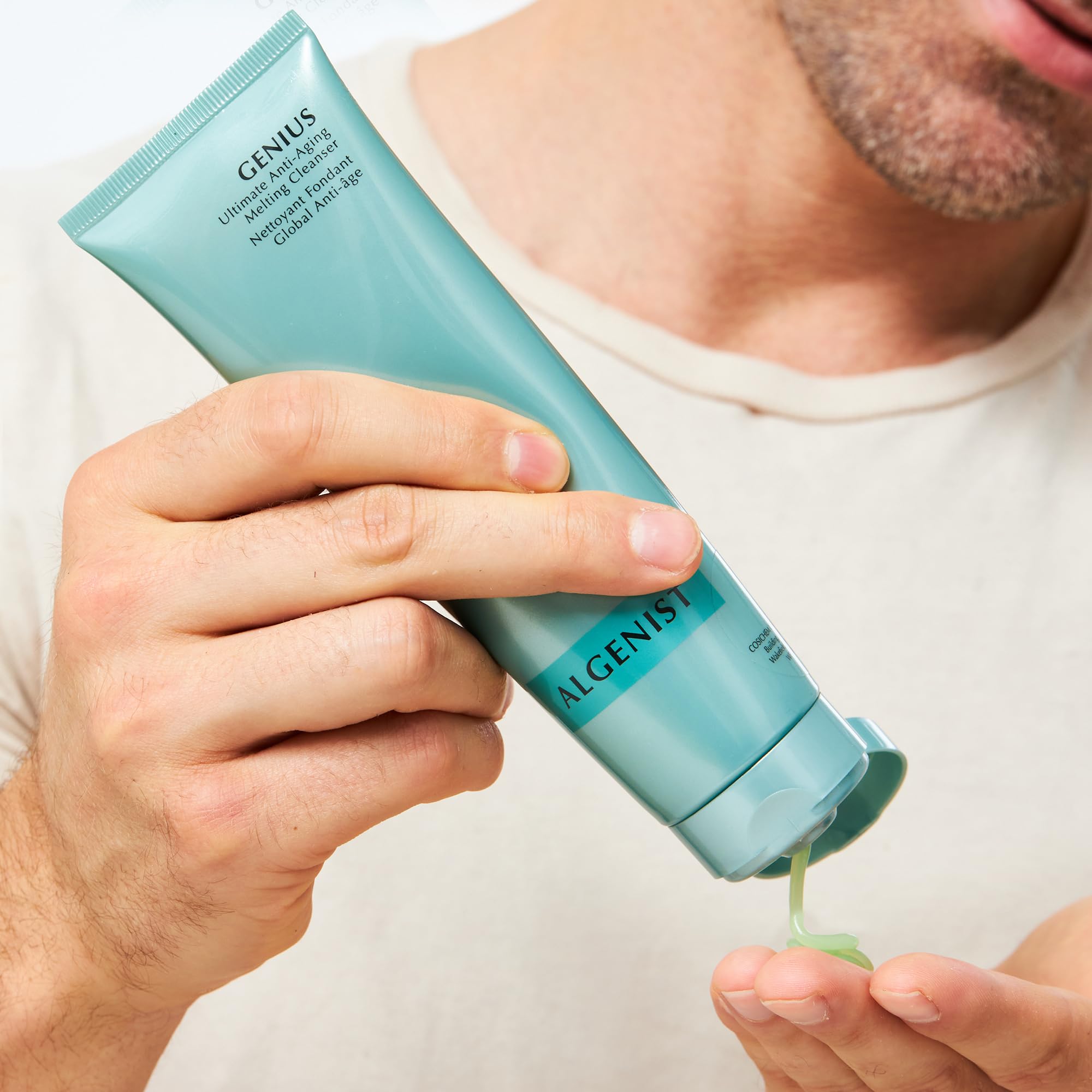 Algenist GENIUS applied on dry skin delivers silky cleansing experience.