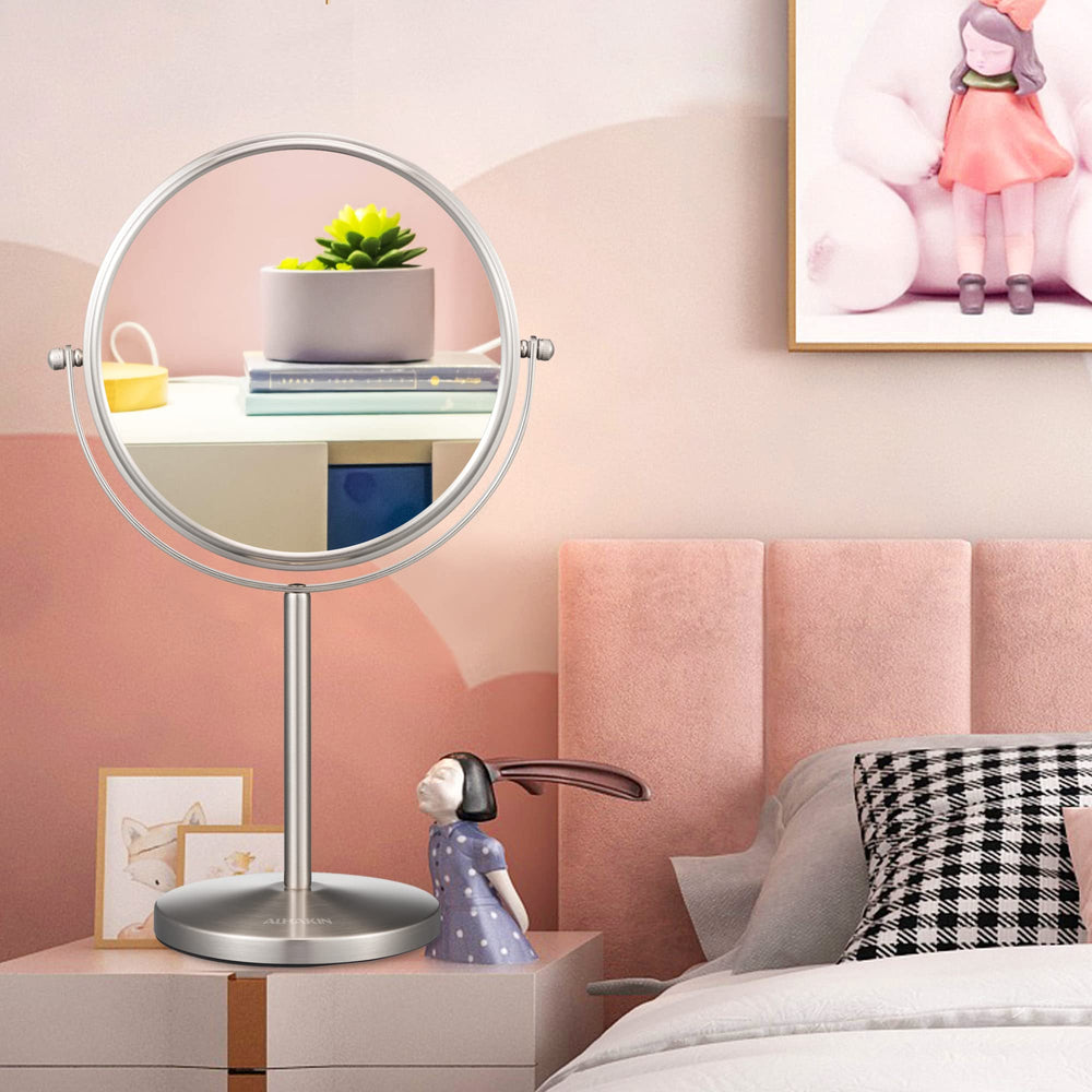 ALHAKIN 360-degree rotation helps find the best makeup angle
