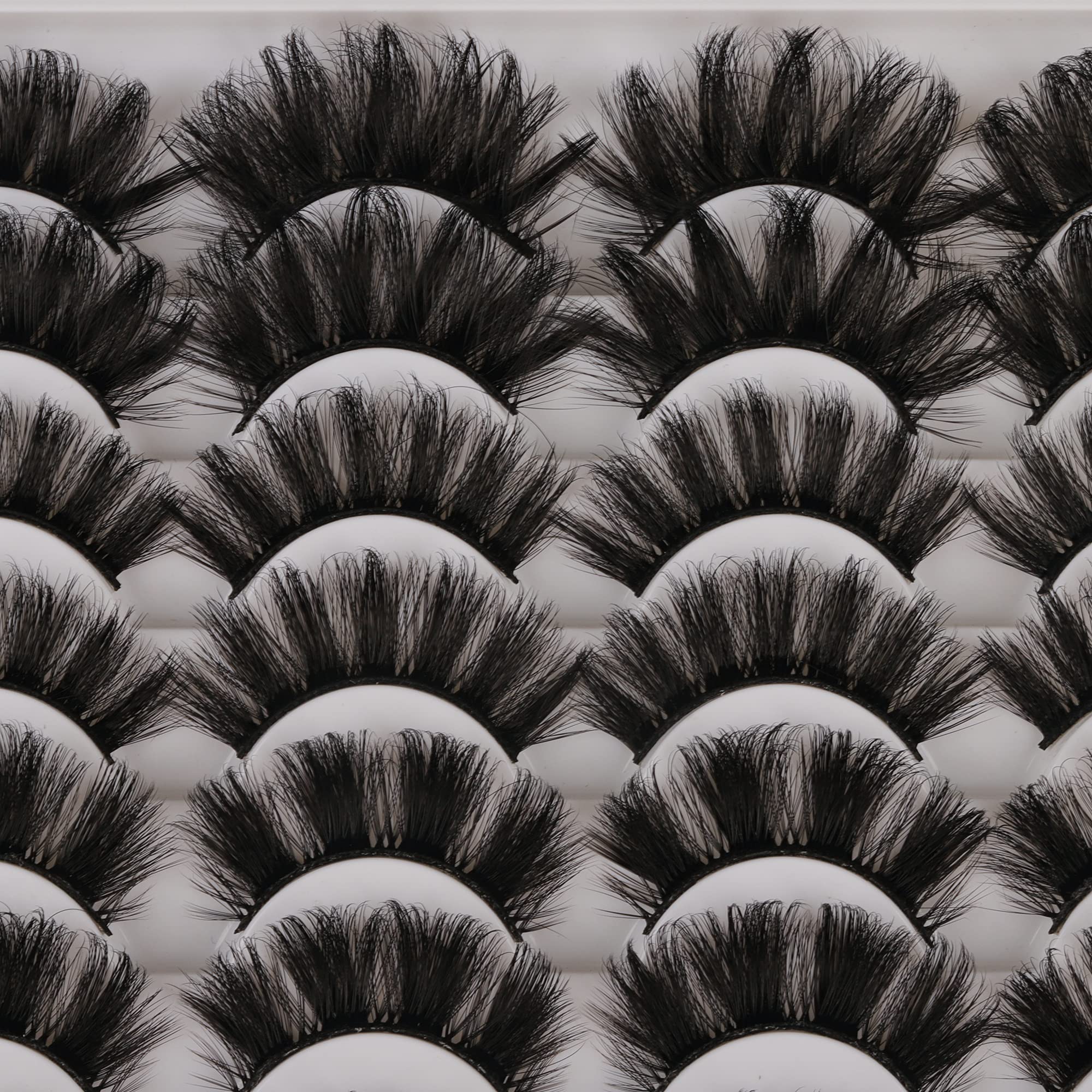 ALICE 5D wispy strip faux mink demonstrates dramatic yet natural effect