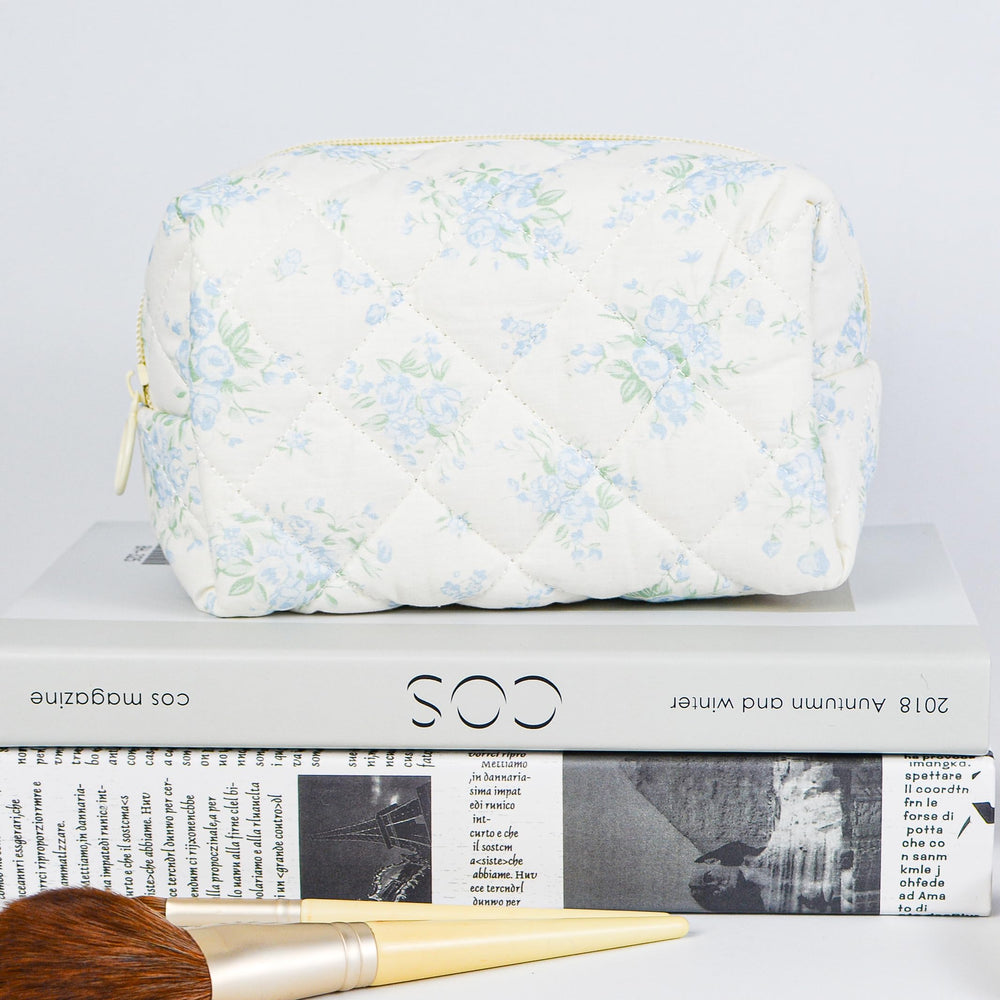 AMZMA cute flower travel bag ideal for purse or gym use