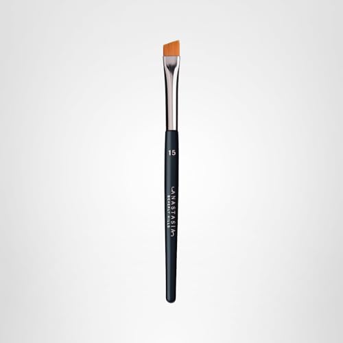 Anastasia Beverly Hills brocha #15 para cejas, tamaño de viaje y aplicación suave.