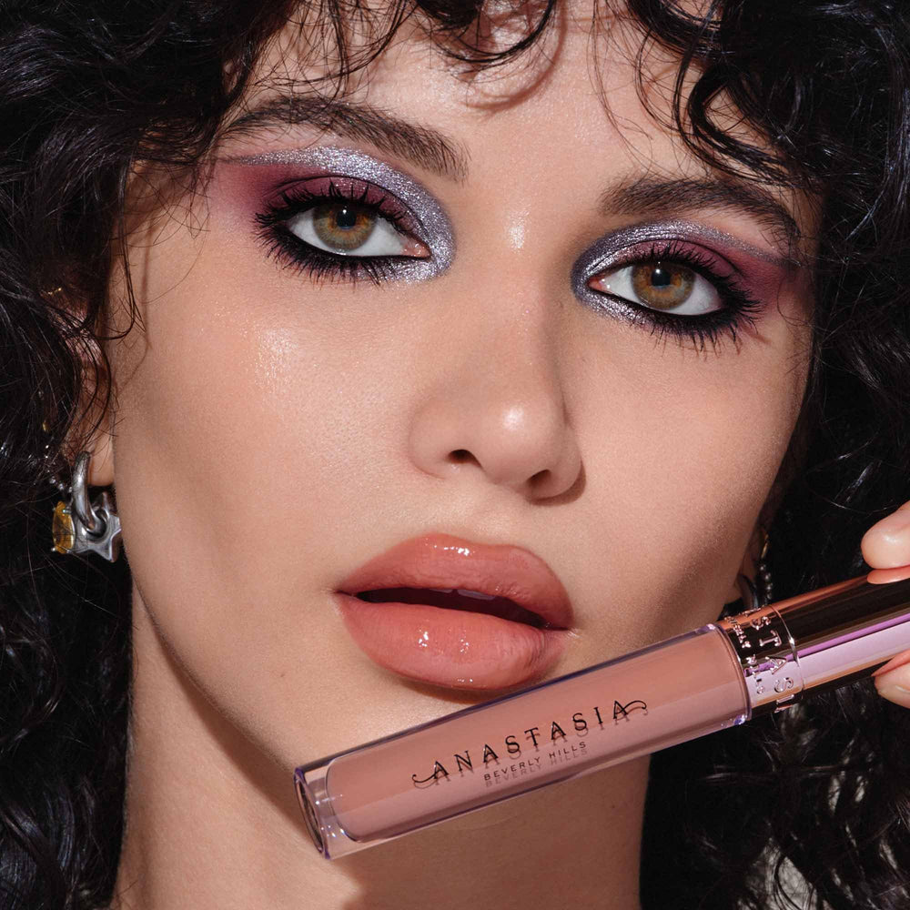 Anastasia Beverly Hills lip gloss caramel on lips reveals mirror-like gloss.
