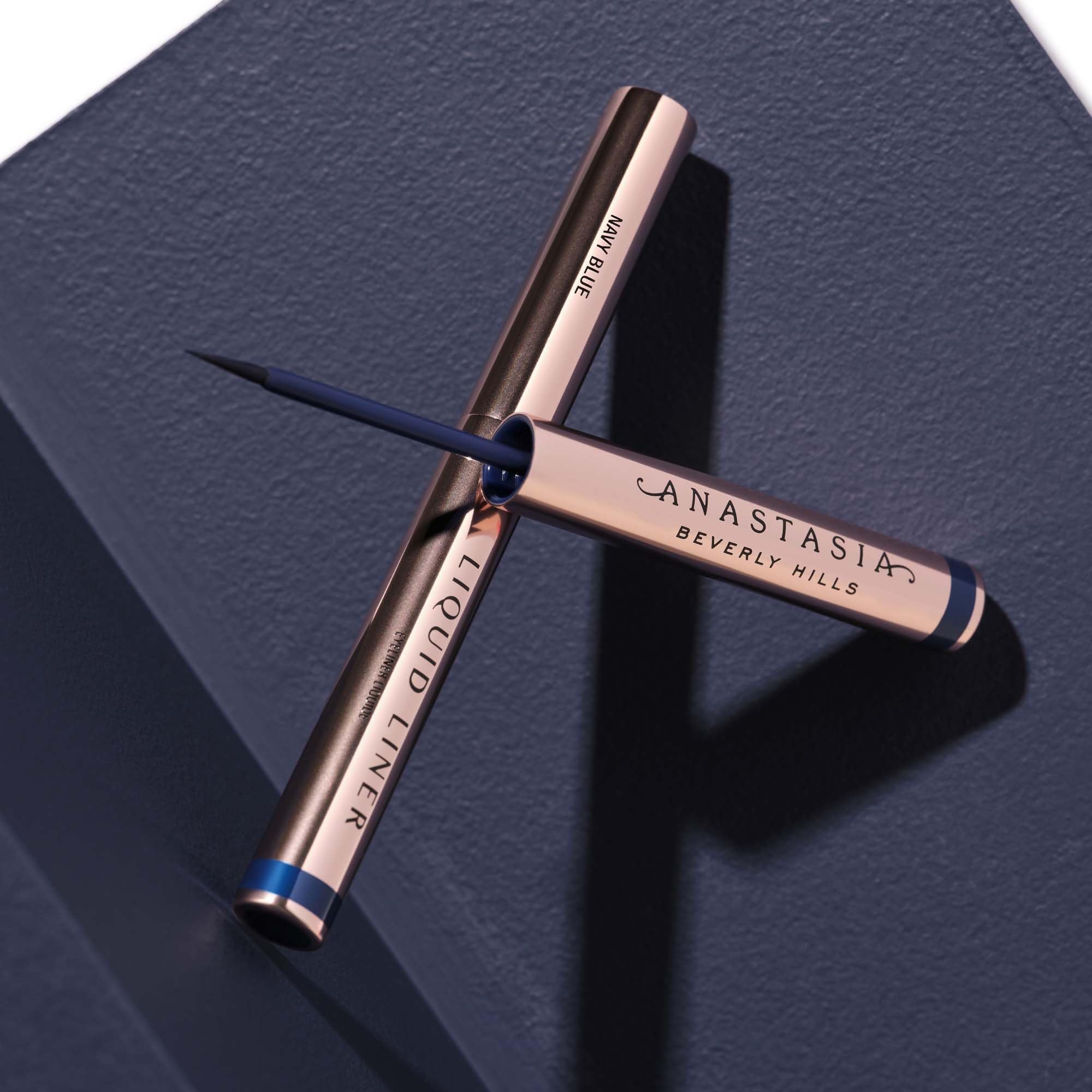 Anastasia Beverly Hills brown eyeliner on eye illustrates smooth, precise line.