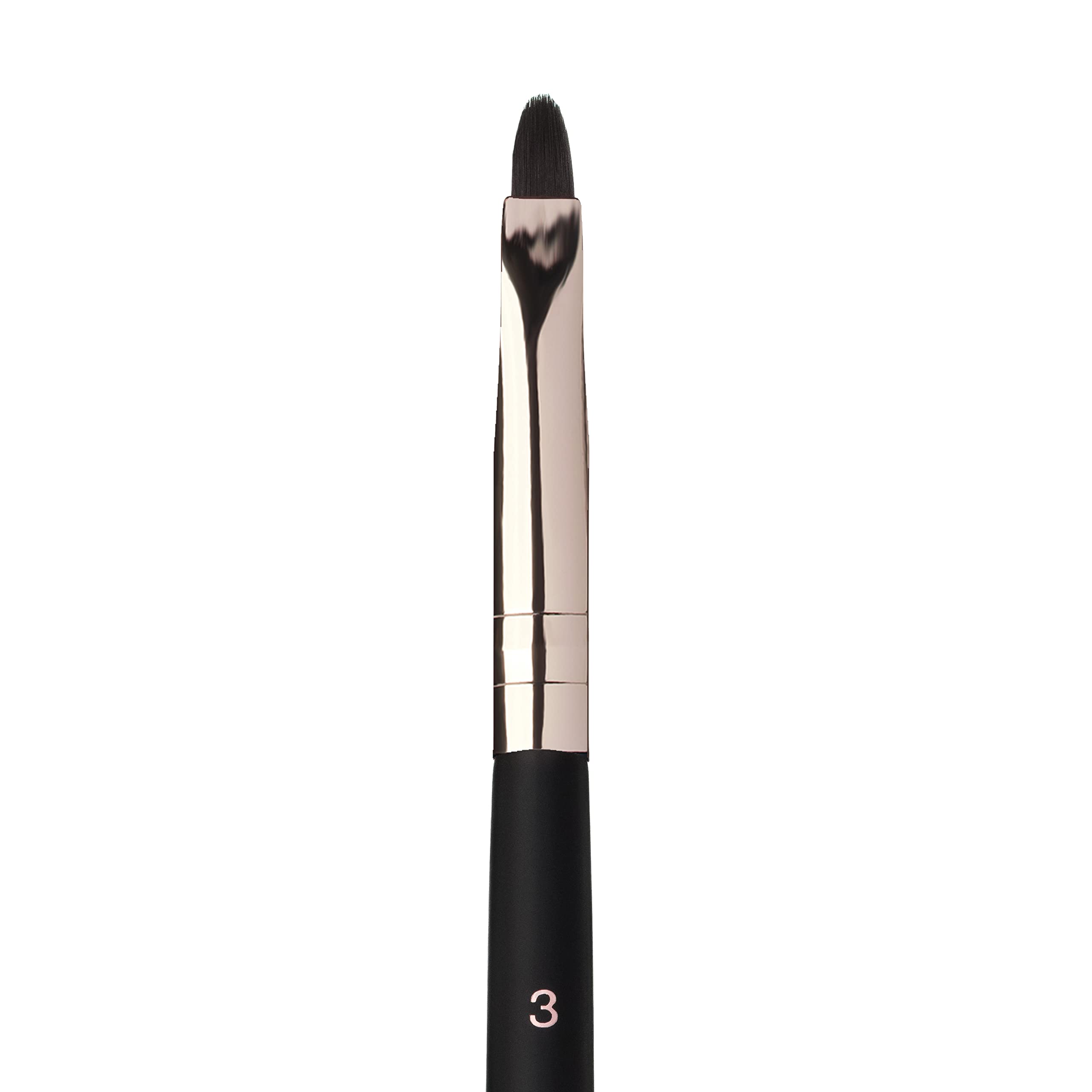 Anastasia Beverly Hills Brush 3, aplicación suave en la línea de agua para delineado definido.
