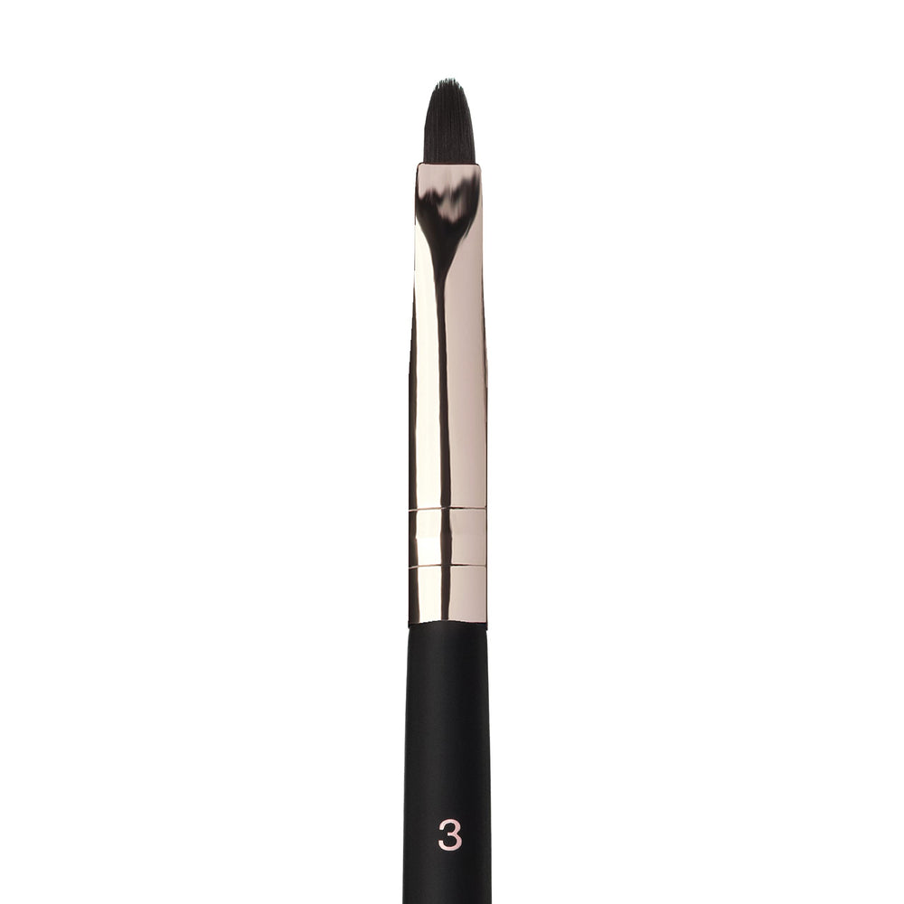 Anastasia Beverly Hills Brush 3, aplicación suave en la línea de agua para delineado definido.