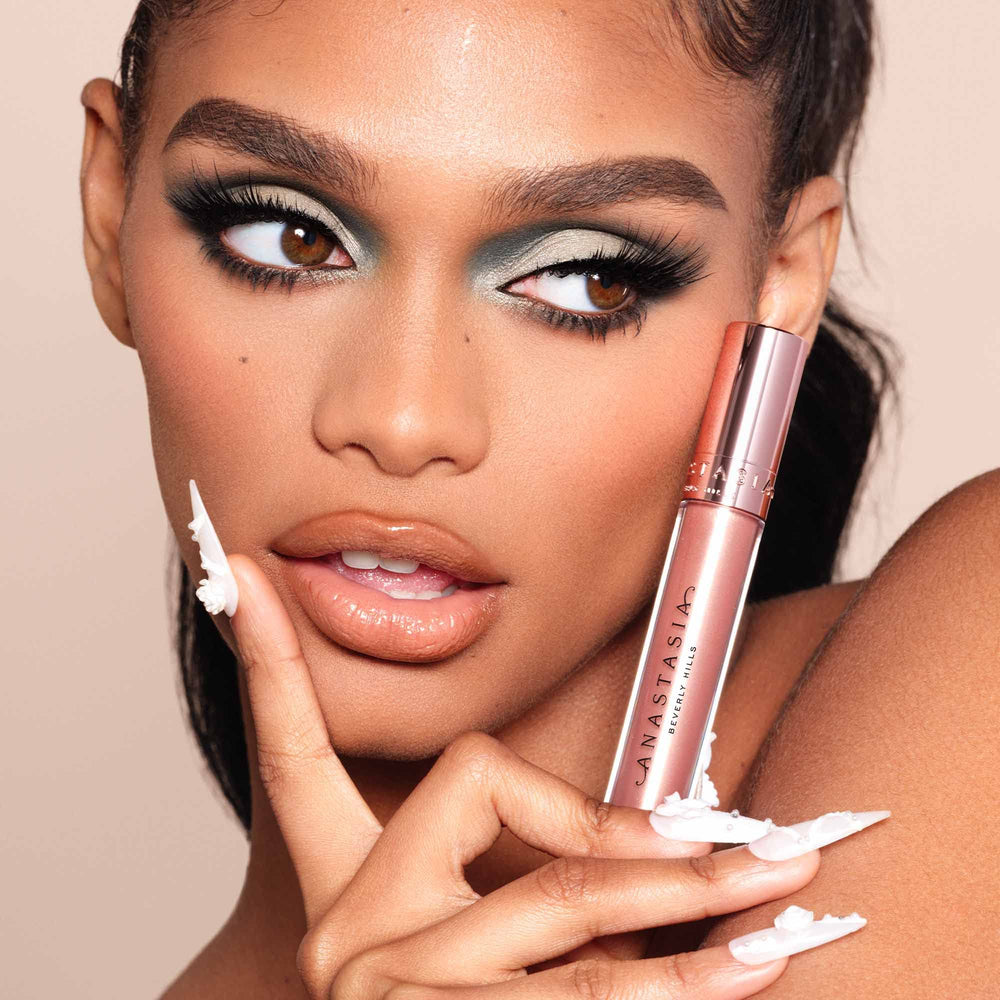 Anastasia Beverly Hills Sun Baked Pink on lips showing natural sheen