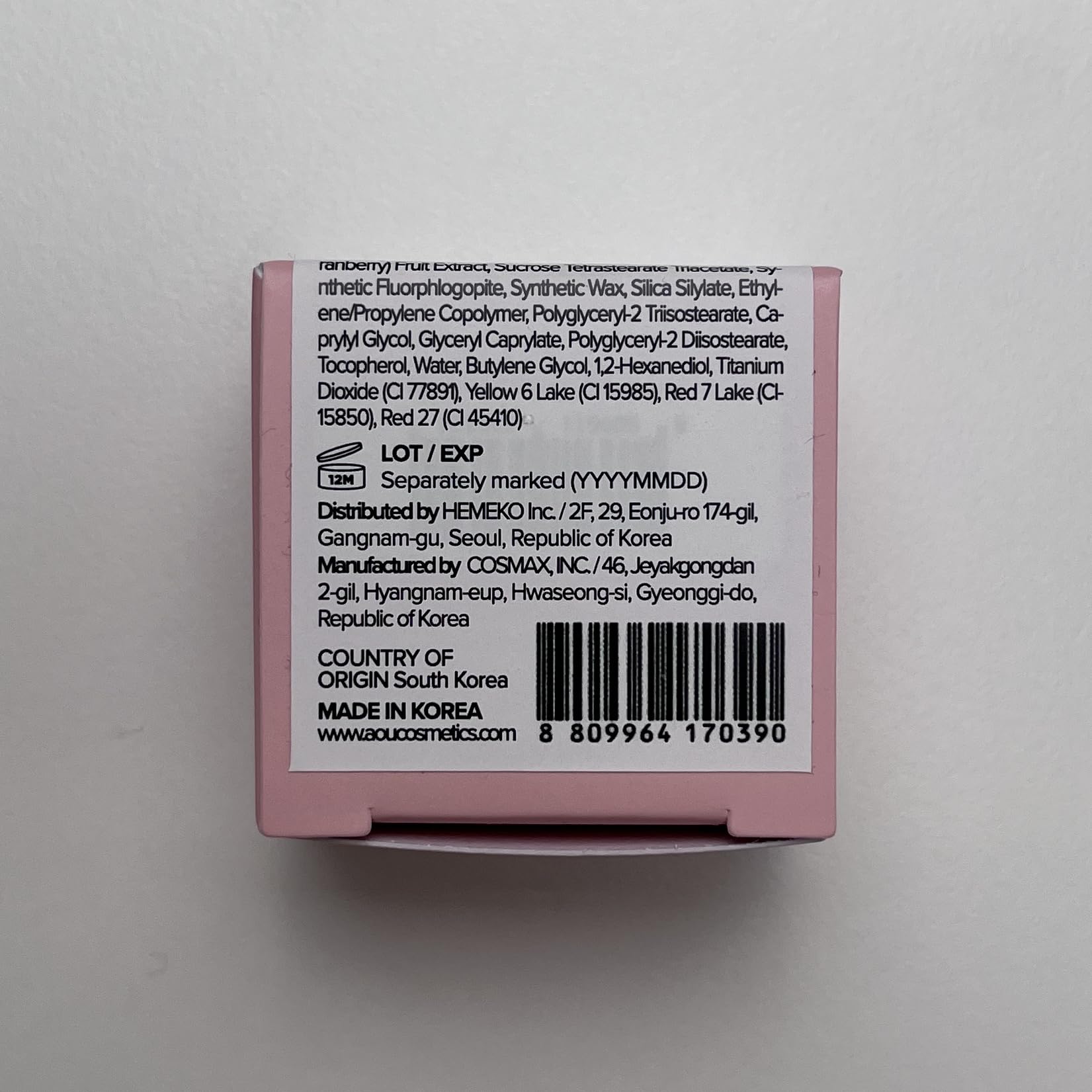 Glossy finish from AOU Glowy Tint Balm on lips