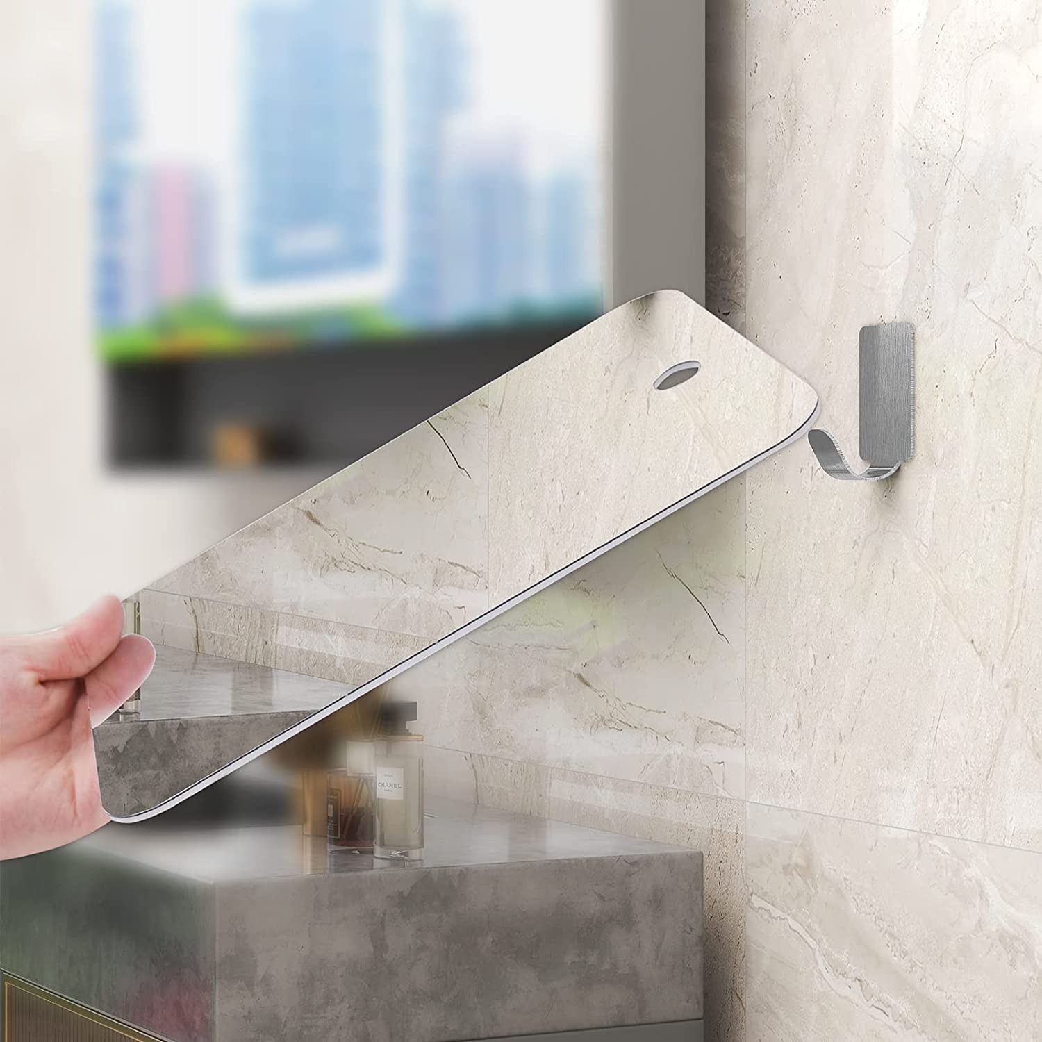 APHUIME anti-fog coating keeps the mirror fog-free during steamy showers.