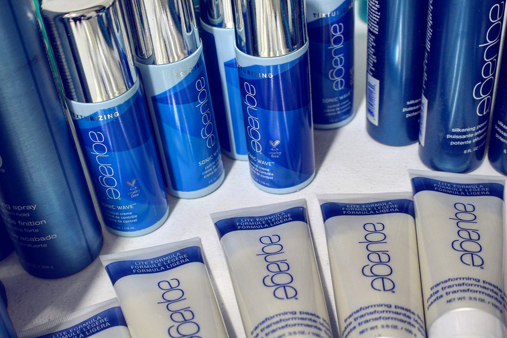 AQUAGE Freezing Spray hair shine finish highlights a glossy, weightless look