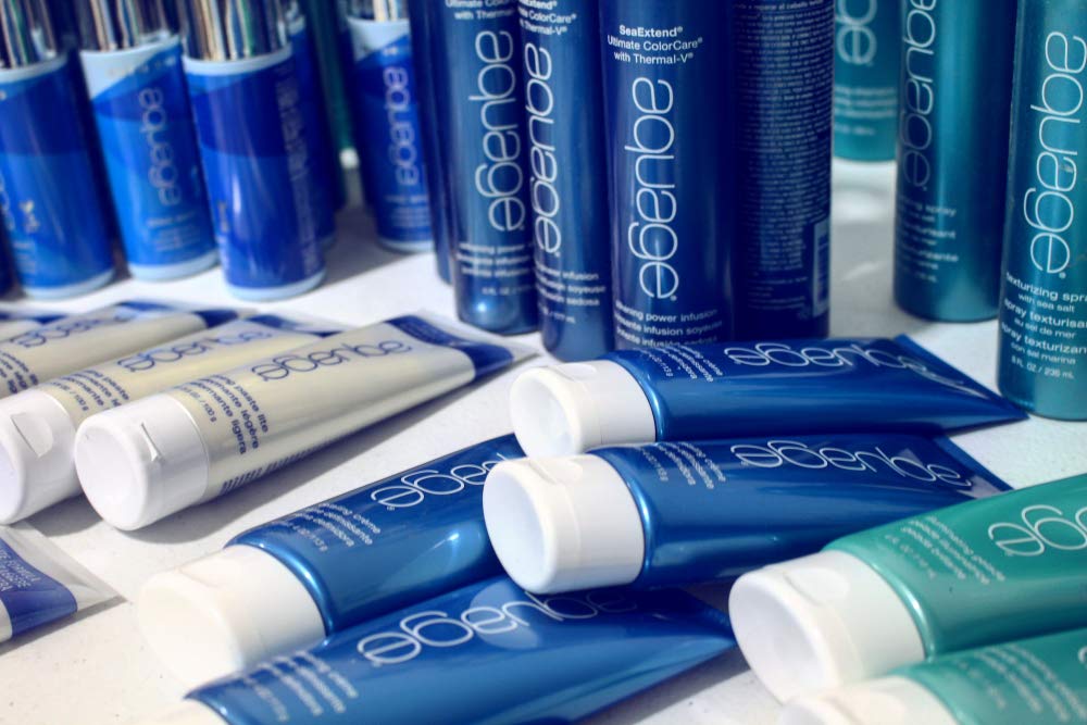 AQUAGE Freezing Spray strong hold shot demonstrates long-lasting style