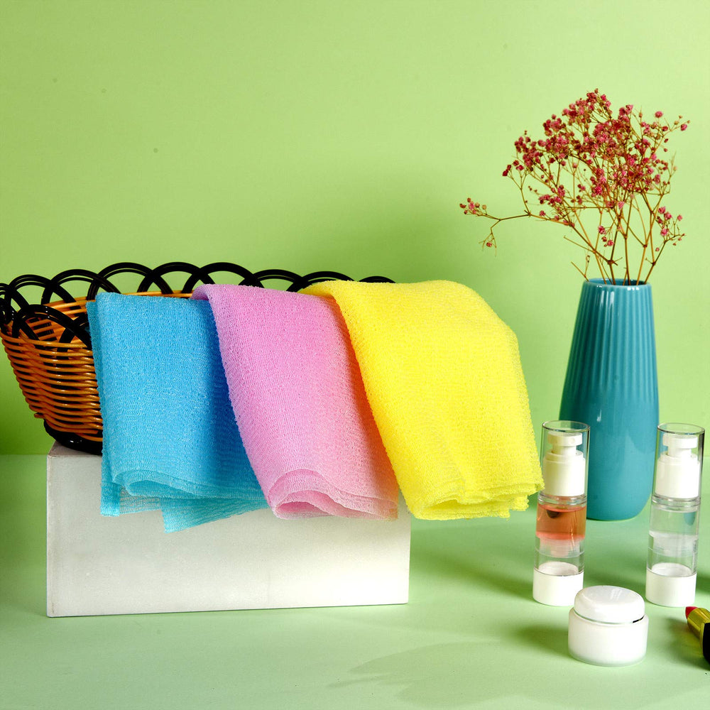 ARCH&M quick-dry fabric washcloth image demonstrates fast air-drying after use.