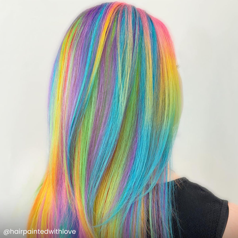 ARCTIC FOX Arctic Mist diluter application on hair for gentle frequent-use coloring.